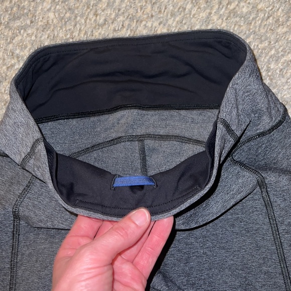 Lululemon crop leggings. 4 - Picture 6 of 12